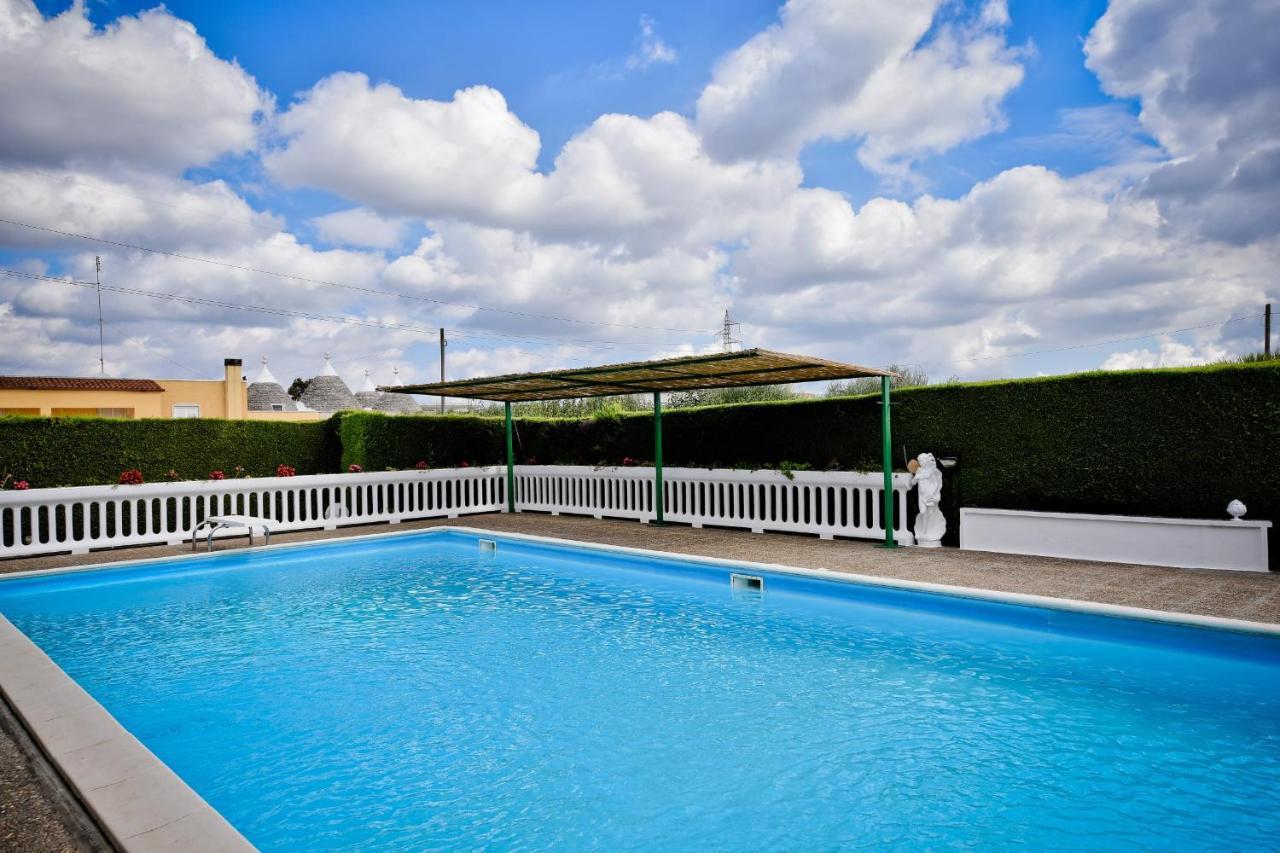 I Cinque Trulli With Swimming Pool Martina Franca Exterior foto