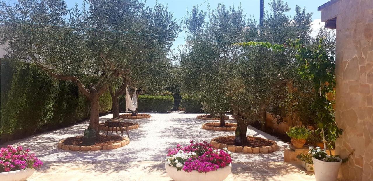 I Cinque Trulli With Swimming Pool Martina Franca Exterior foto